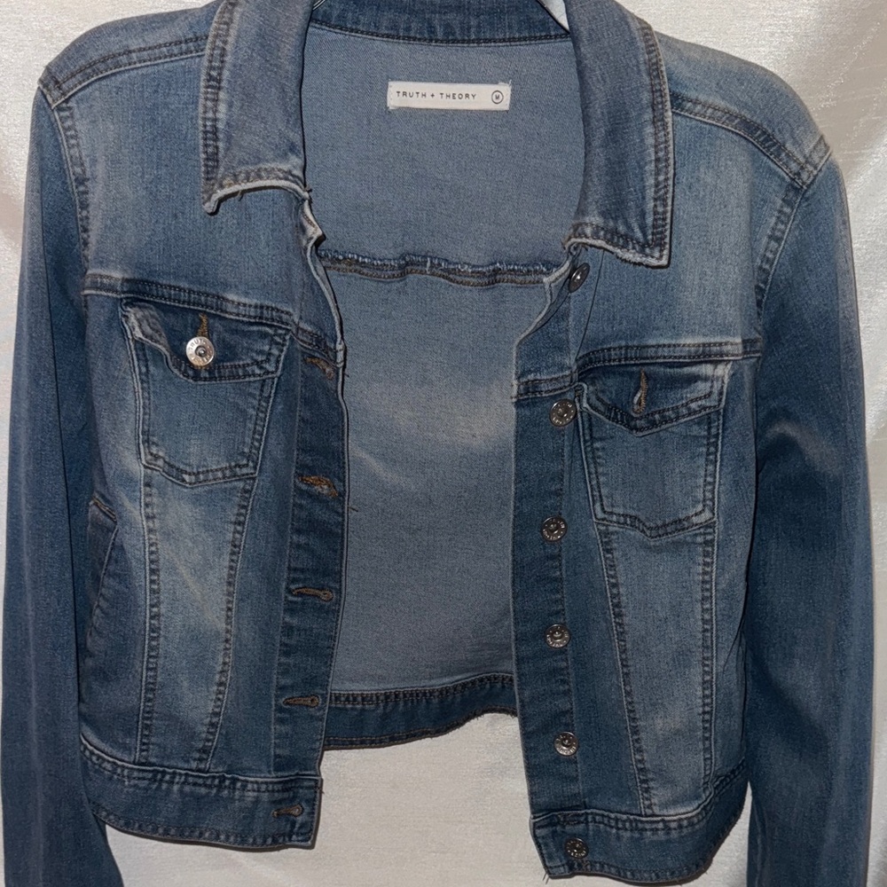 Truth + Theory Women's Denim Jacket size medium, jean jacket, casual medium wash